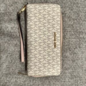 Michael Kors Jet Set Travel Large Continental Wallet